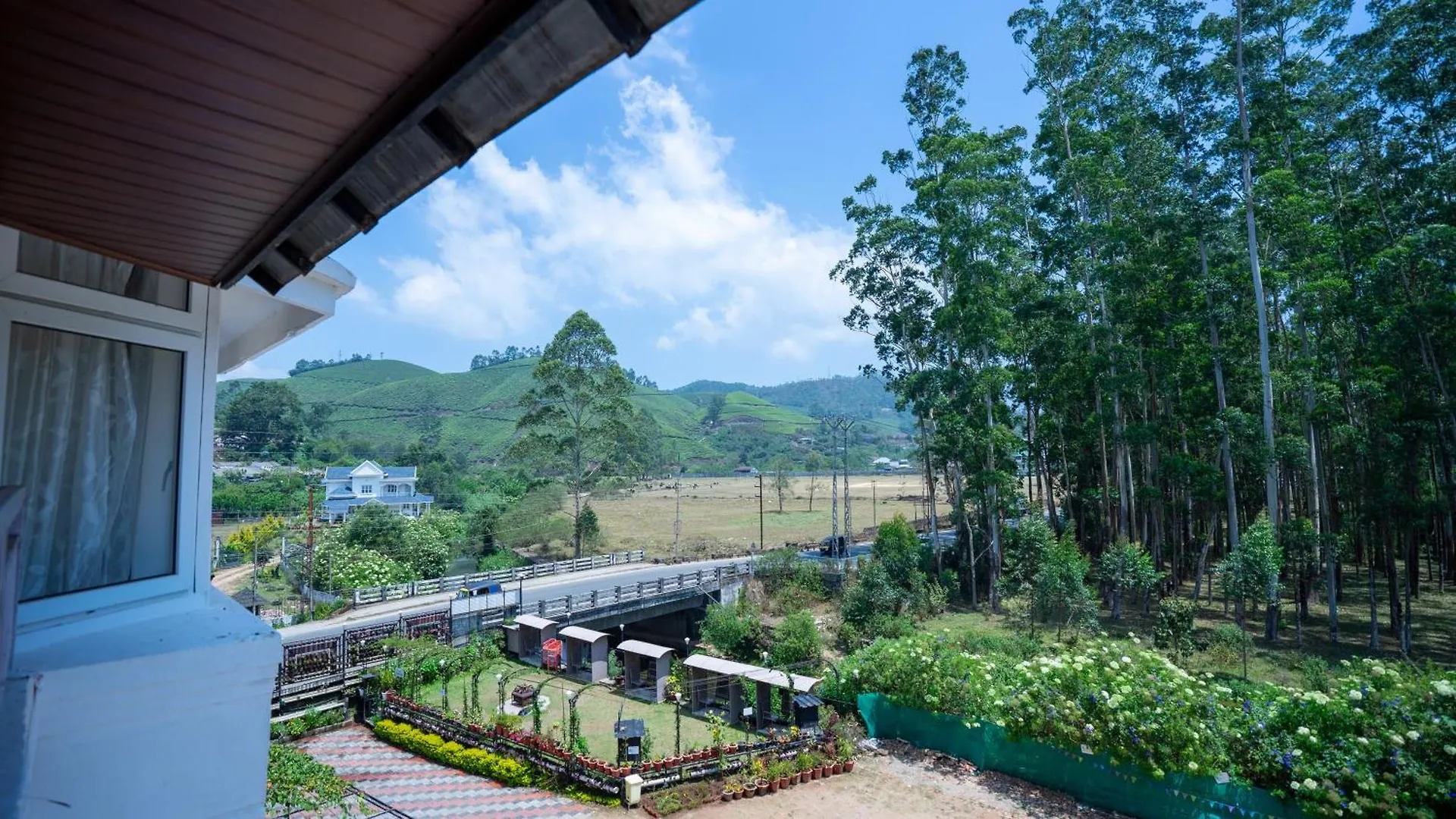 Hillview Munnar Hotel